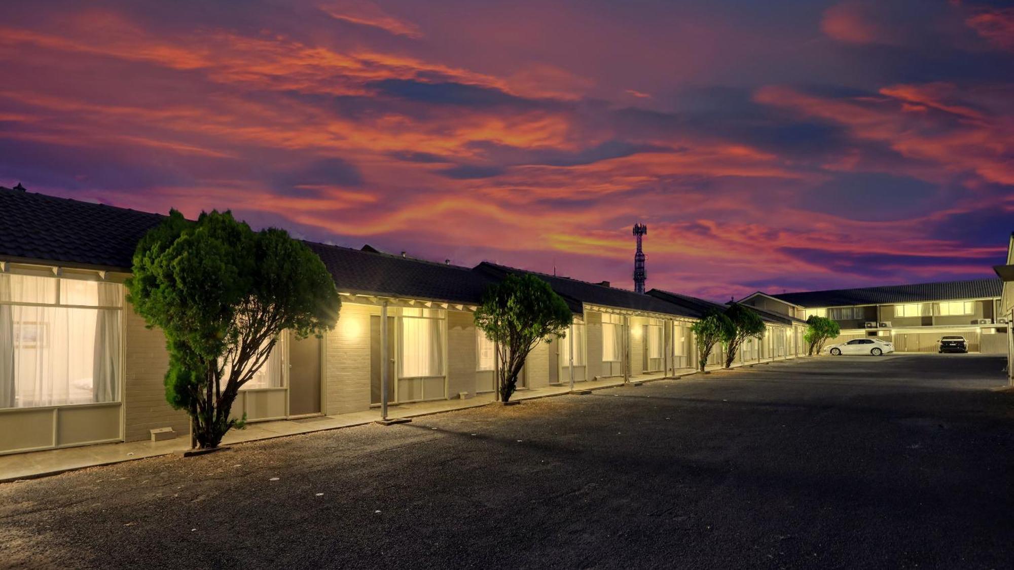 Coachman Hotel Motel Parkes Esterno foto